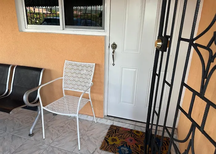 Sleeps2 - Private Pool - King Bed - Aircon Apartment Montego Bay