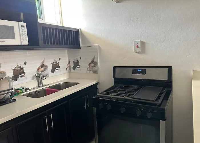 Sleeps2 - Private Pool - King Bed - Aircon Montego Bay