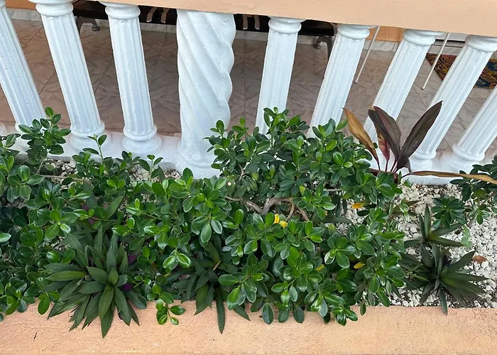 Sleeps2 - Private Pool - King Bed - Aircon Montego Bay