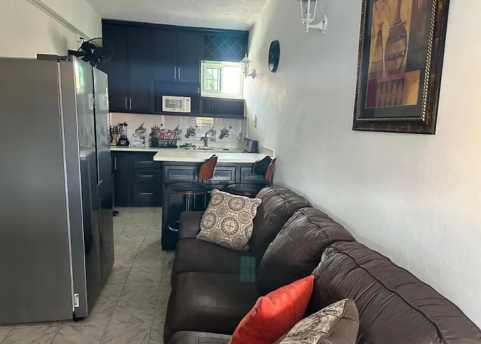 Sleeps2 - Private Pool - King Bed - Aircon Montego Bay